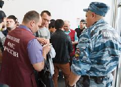 В Динском районе правоохранители проверили иностранцев-овощеводов